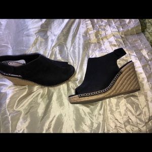 Black wedges